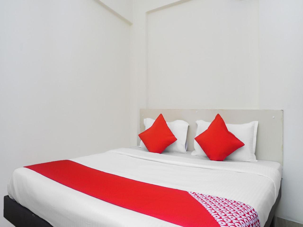 Hotel Oyo 16007 Sk Executive Yerandwane Esterno foto