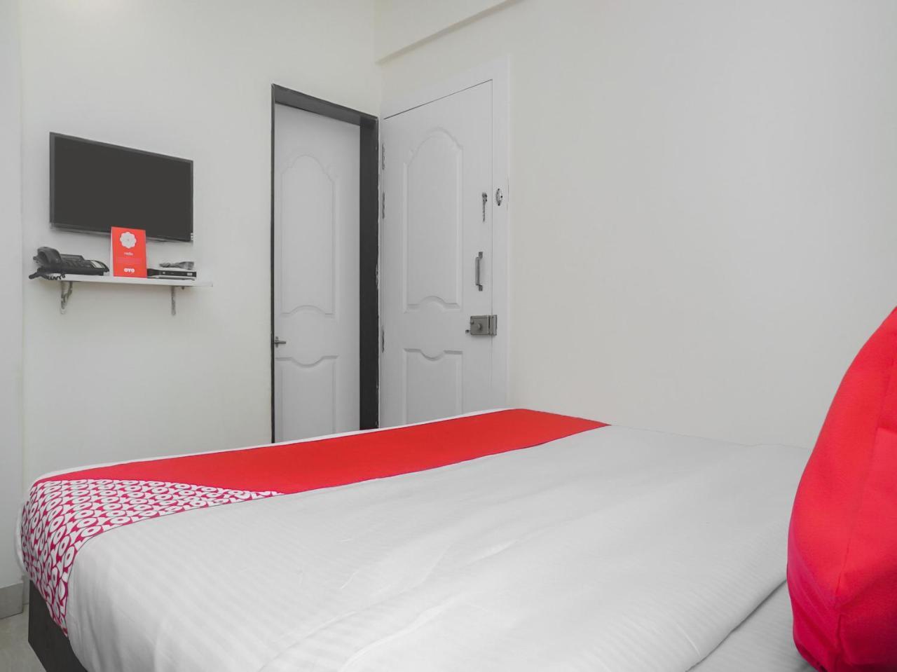 Hotel Oyo 16007 Sk Executive Yerandwane Esterno foto