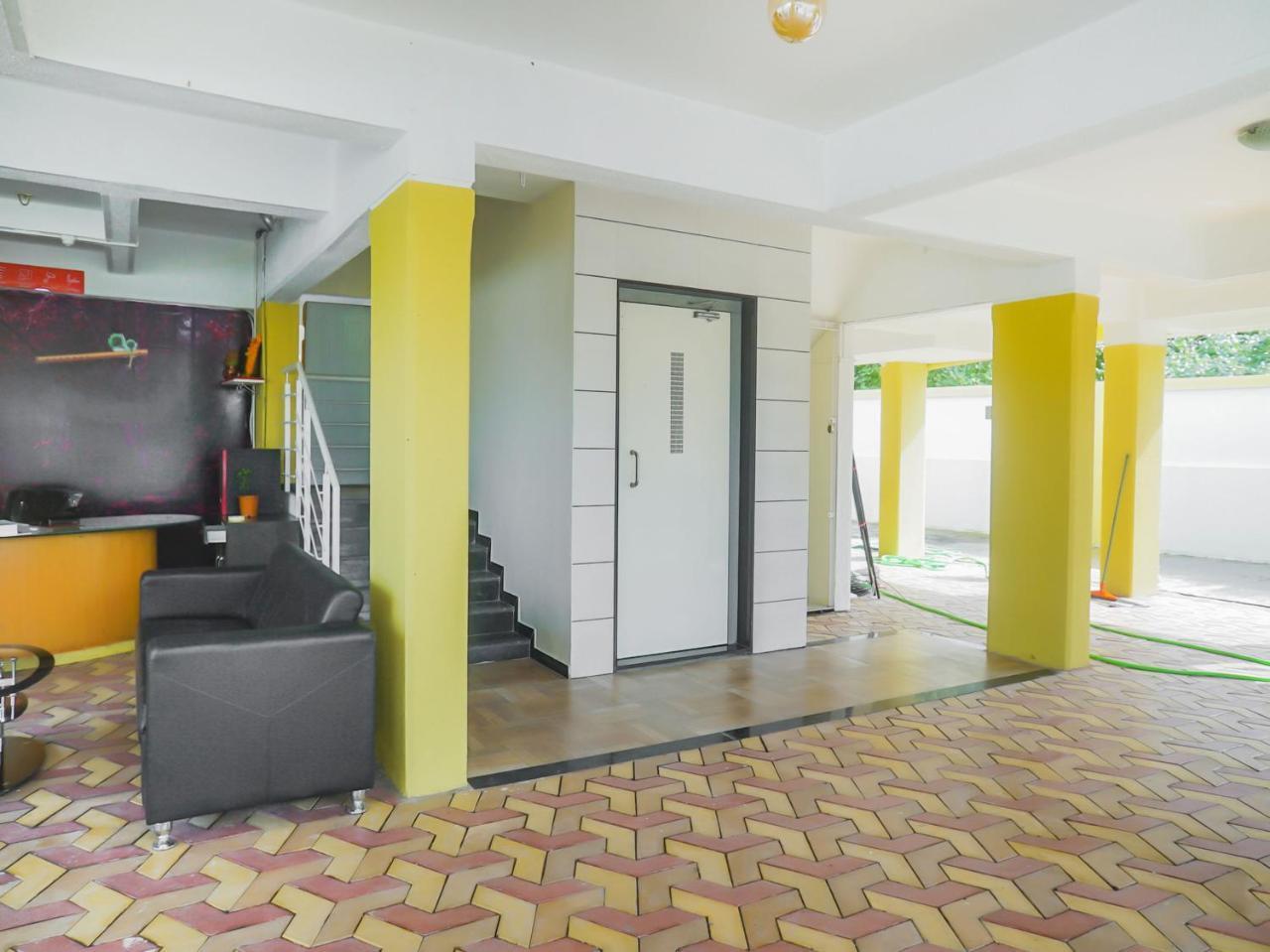 Hotel Oyo 16007 Sk Executive Yerandwane Esterno foto