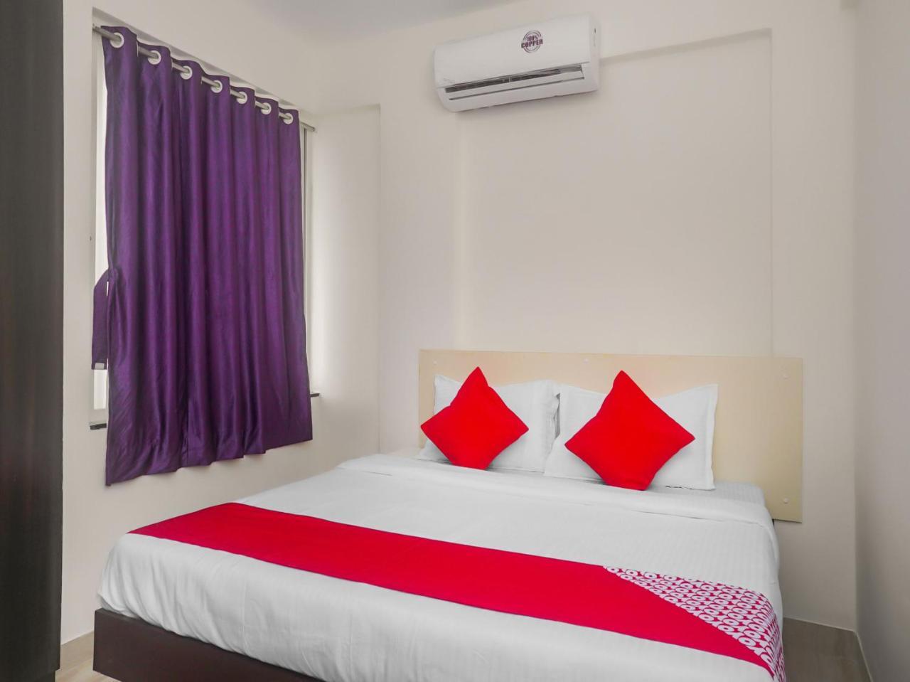 Hotel Oyo 16007 Sk Executive Yerandwane Esterno foto